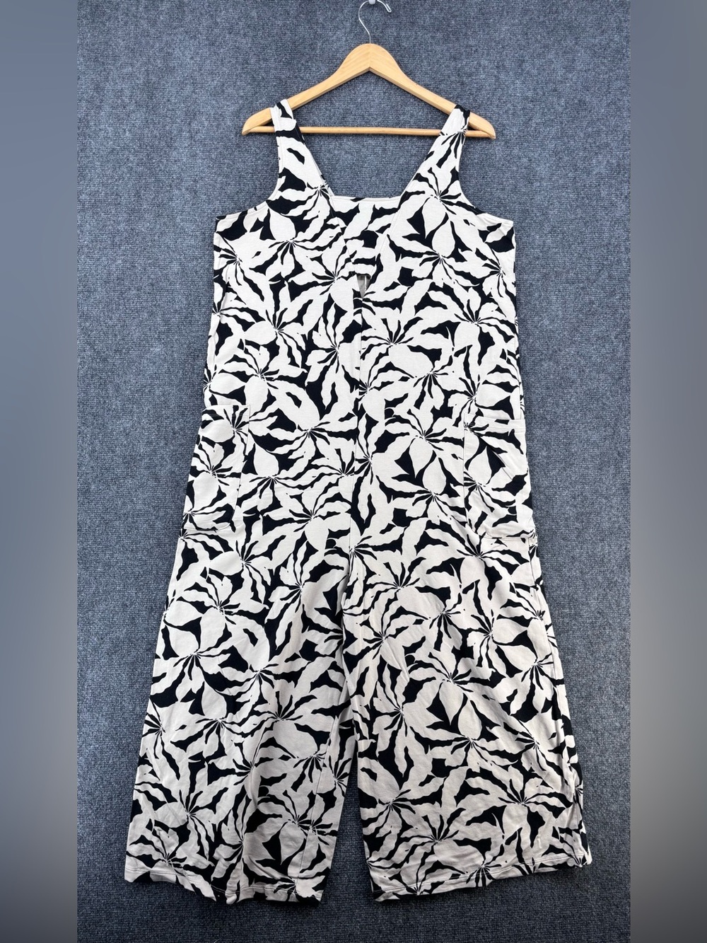 SAGE Beige & Black Floral Monochrome Resortwear Cropped Wide Leg Jumper Size L